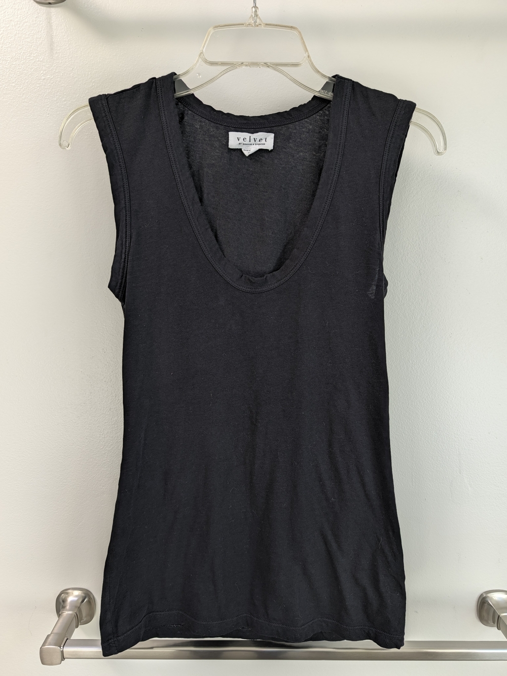 velvet by Graham & Spencer Black Sleeveless Scoop Neck Tank